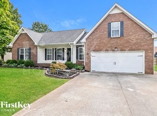 672 Stonewall Ln, Clarksville, TN 37040