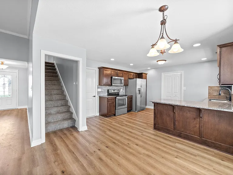 1320 Canyon Pl — Photo 9