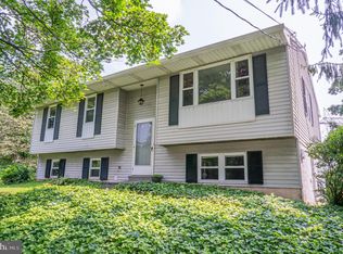 1990 Grant Rd, Coopersburg, PA 18036