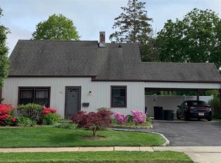 42 Hollow Ln, Levittown, NY 11756
