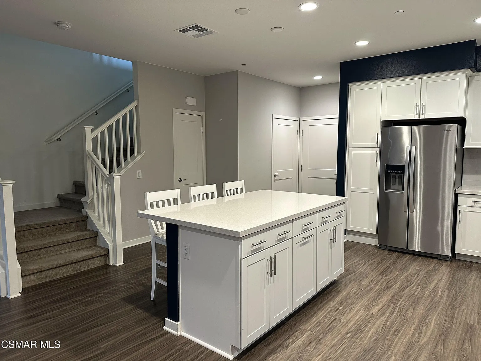 3 bed, 2.5 bath, 1663 sqft, $4,100 — Photo 3