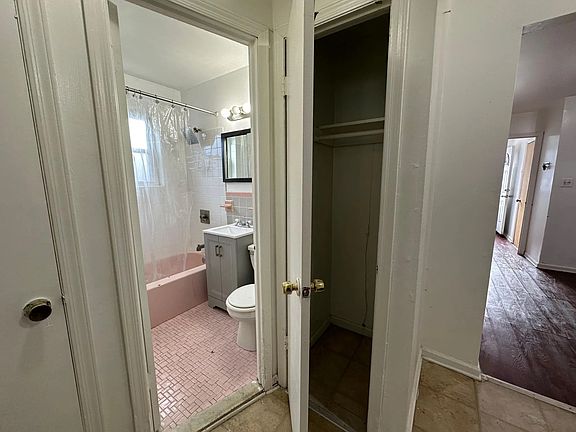 5th image of 1103 E 216th St Floor 1