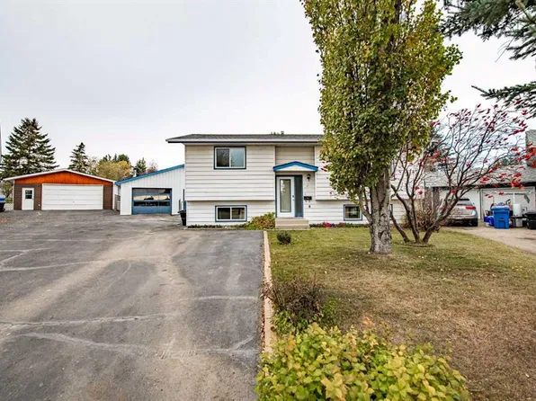 11 S Jay Ct, Lacombe, AB T4L 1R3