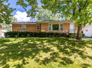3113 Ashwood Dr, Urbandale, IA 50322