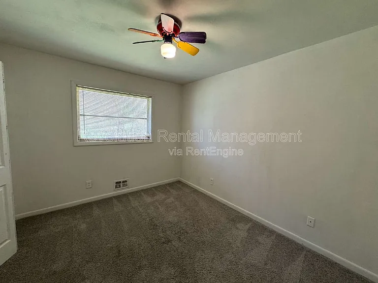 4010 Emerald Lake Dr — Photo 8