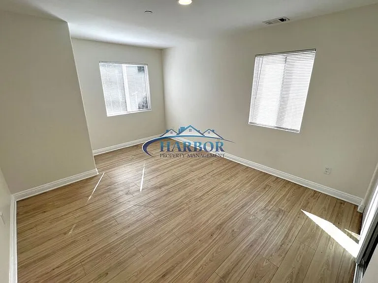 1035-1043 W 253rd St — Photo 13