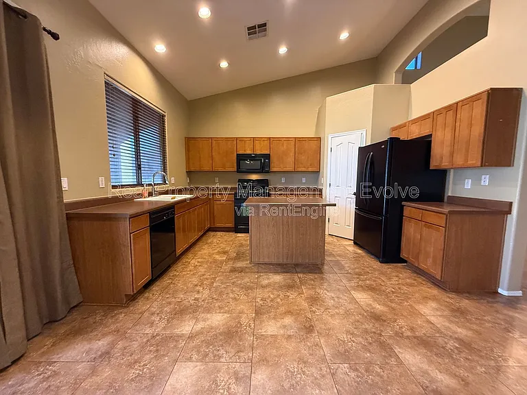 8014 W Pima St — Photo 6
