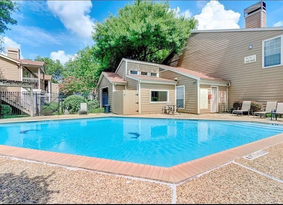 1st image of 1860 White Oak Dr APT 331