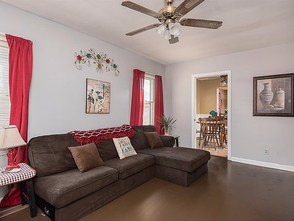 3rd image of 818 Marcellus Dr
