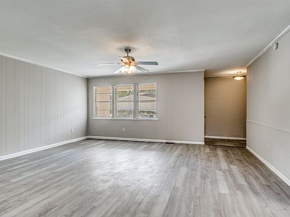 3rd image of 1325 Patricia Ln