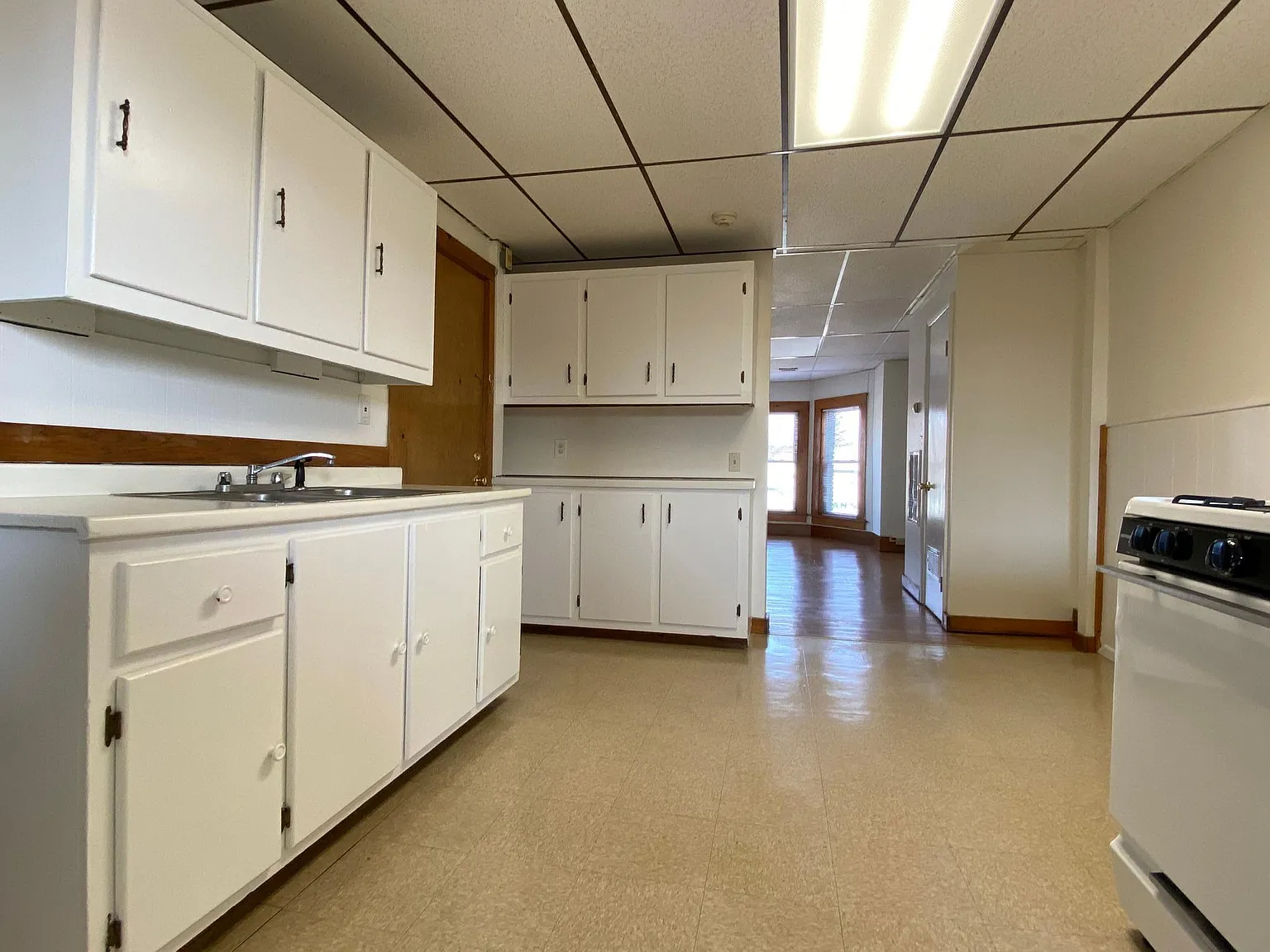 3 bed, 1150 sqft, $1,900 — Photo 2