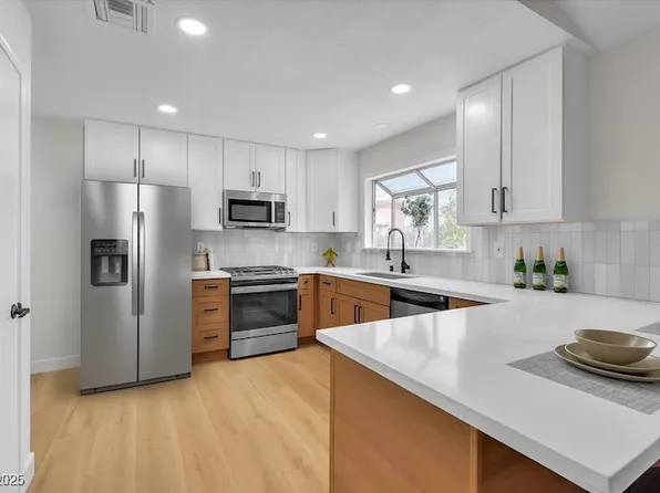 2532 Big Timber Dr, Las Vegas, NV 89134