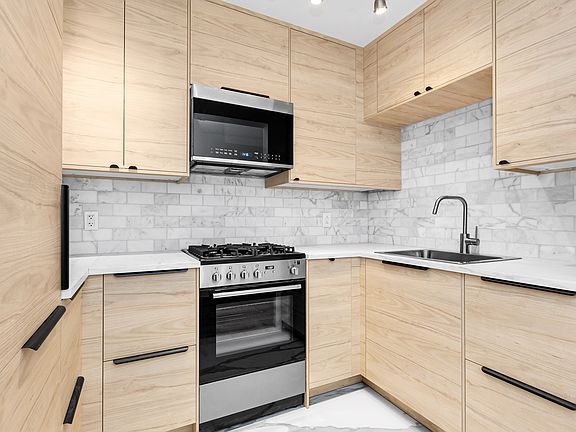 4th image of 21 W 123rd St