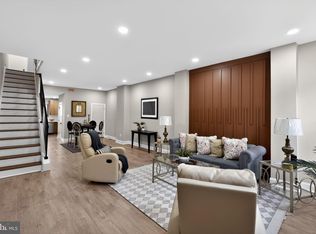 2030 S 6th St, Philadelphia, PA 19148