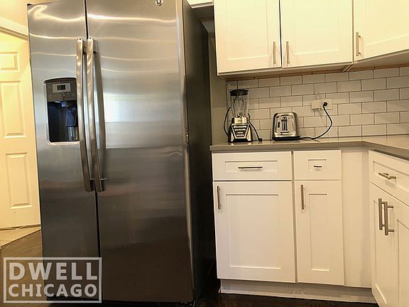 3rd image of 3426 N Janssen Ave #1