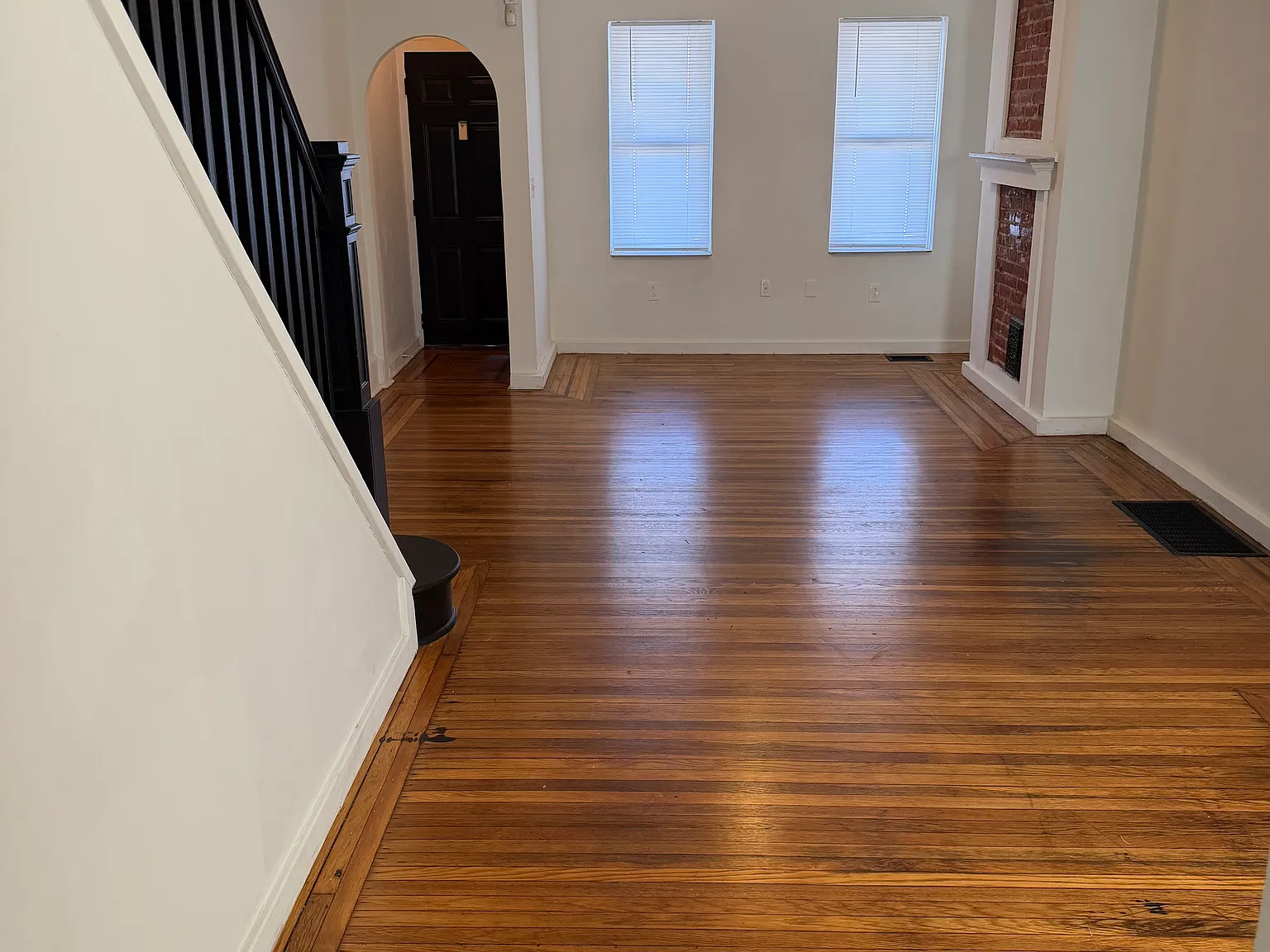 3 bed, 1100 sqft, $1,800 — Photo 2