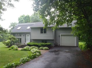 74 Olney Arnold Rd, Cranston, RI 02921