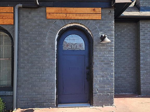 4th image of 2203 N Beard Ave