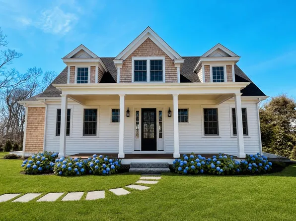 77 6th St N, Edgartown, MA 02539