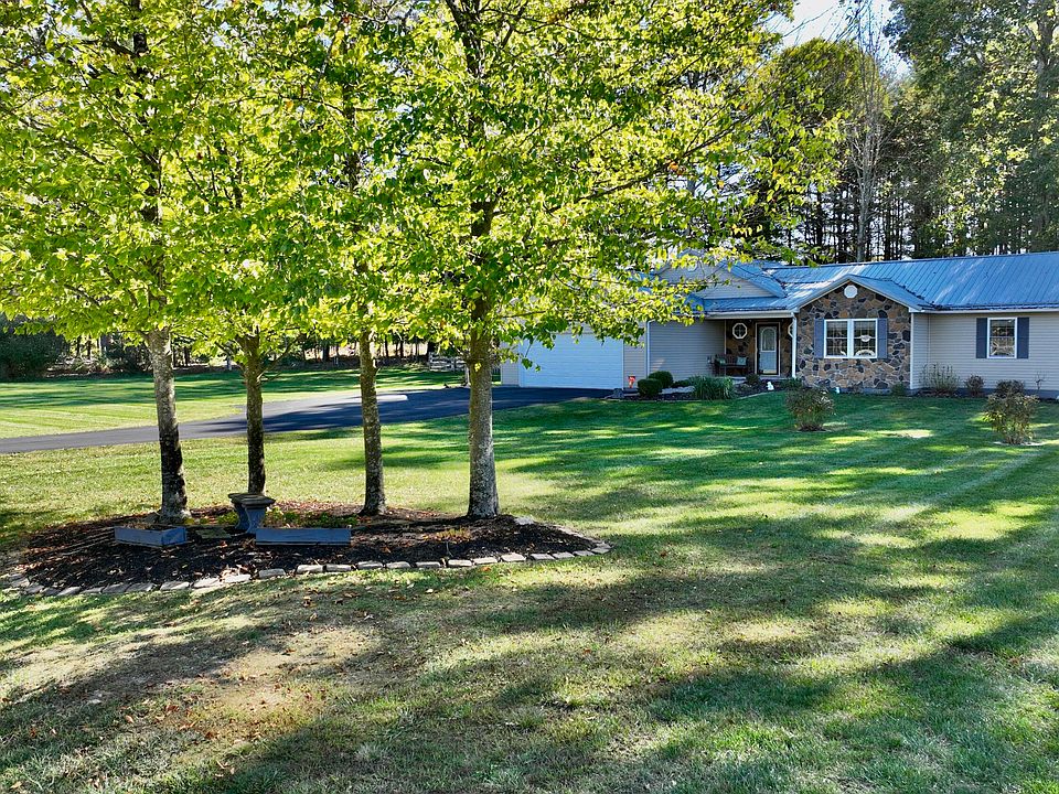 1st image of 213 Woodhaven Cir