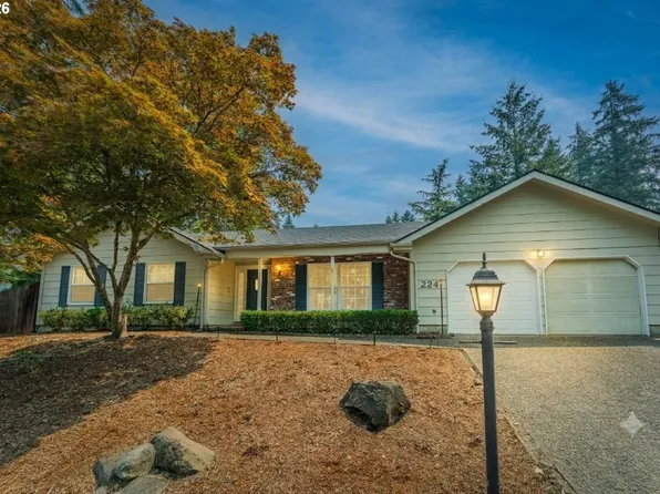 2241 Brittany St, Eugene, OR 97405