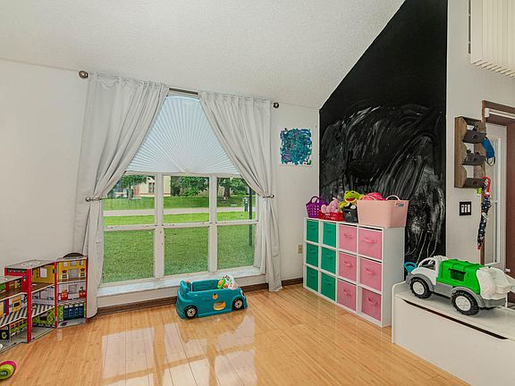 5th image of 4820 Winchester Dr
