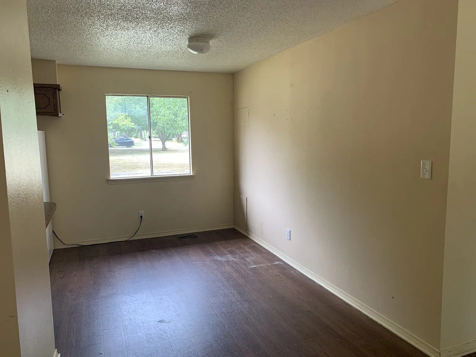 2 bed, 1.5 bath, 1000 sqft, $900 — Photo 2