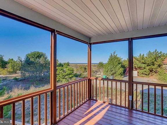 5th image of 1619 Beach Plum Dr