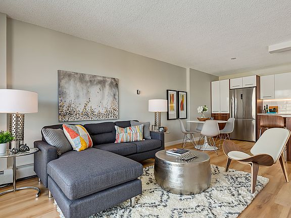 3rd image of 1122 15th Ave SW #1559022
