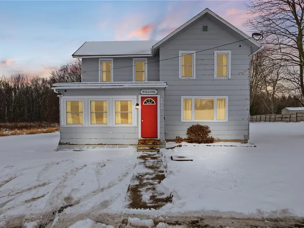 8657 Travell Rd, Lyons, NY 14489
