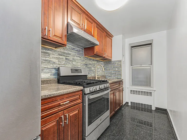 65-15 Yellowstone Blvd #1H — Photo 1