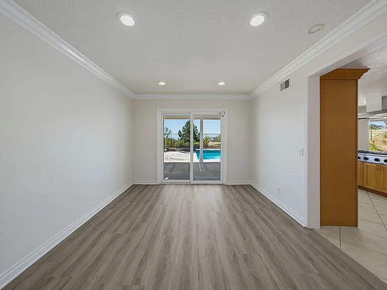 1038 Rimwood Dr — Photo 11