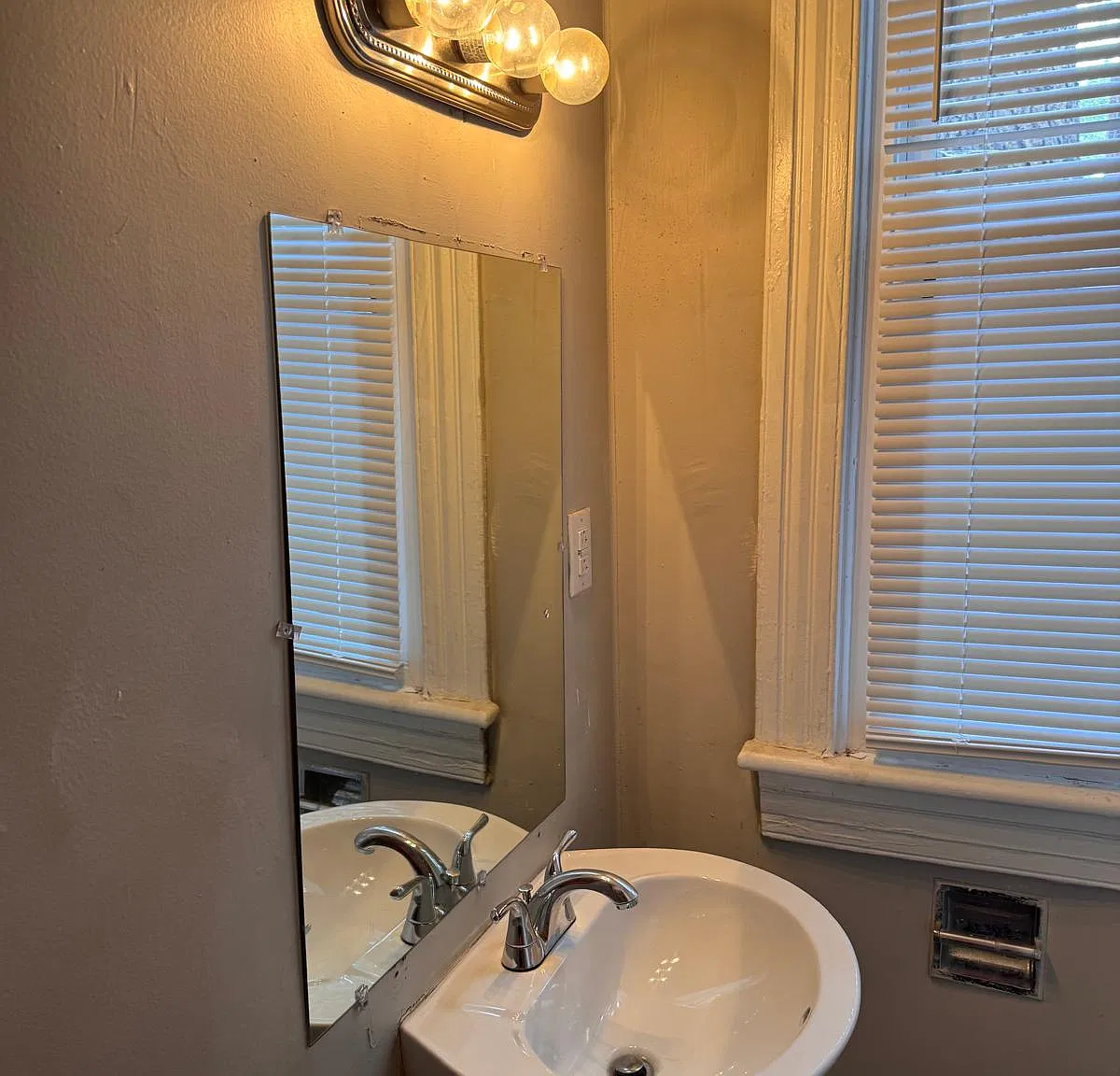 165 Webster Ave — Photo 4