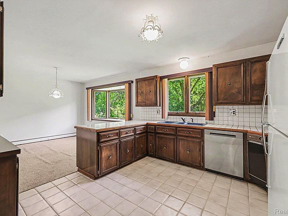 5th image of 1457 W Avon Rd