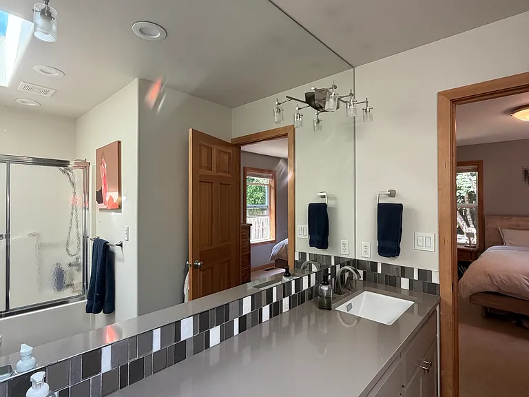 639 N Laurel St — Photo 14