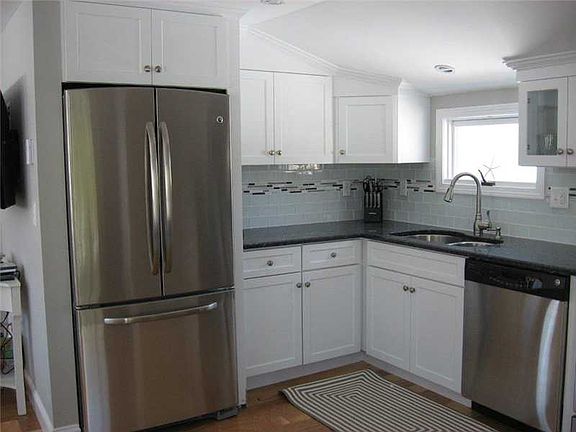 4th image of 14 Edgewood Ave