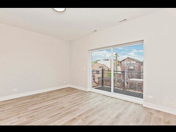 5th image of 2725 N Ashland Ave #2S