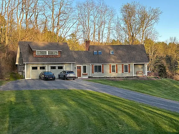 684 Farmer Dr — exterior photo