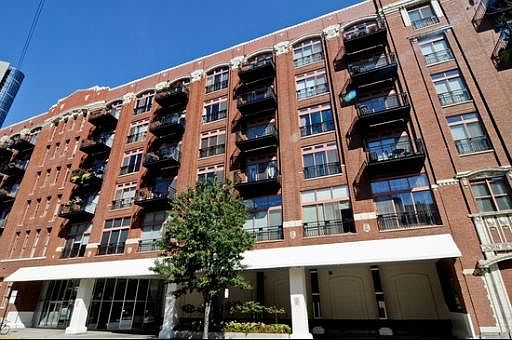 1st image of 360 W Illinois St APT 414