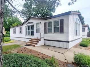 72 S Valley Dr, Swartz Creek, MI 48473