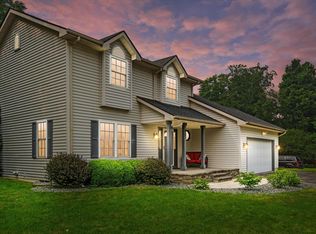 907 Ridgeway Cir, Fredonia, WI 53021