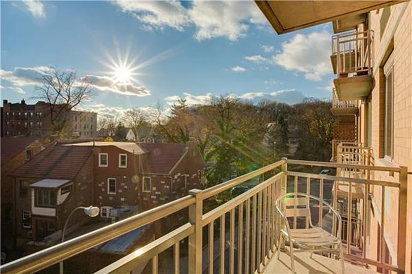 Sold by R New York | media 11