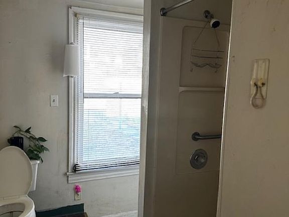 4th image of 335 Chestnut St