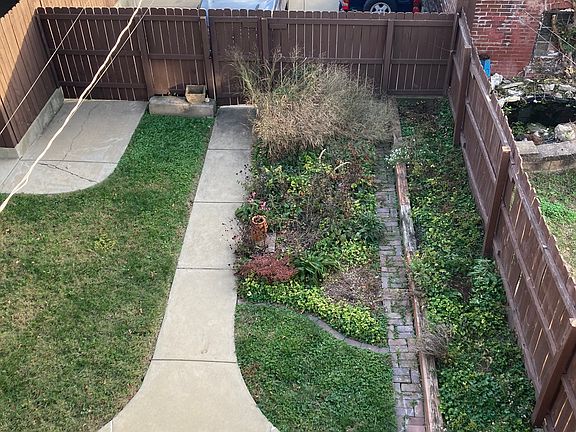 Back and parking for 2 cars