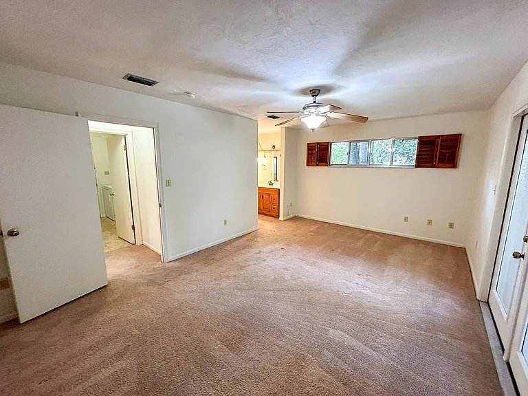 315 NW 28th St — Photo 15