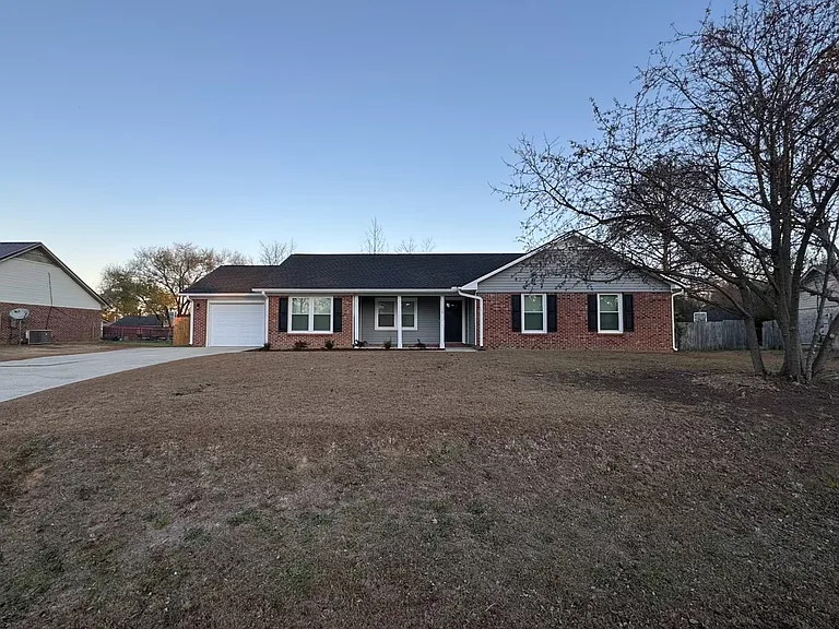 139 Thornbird Dr — Photo 2