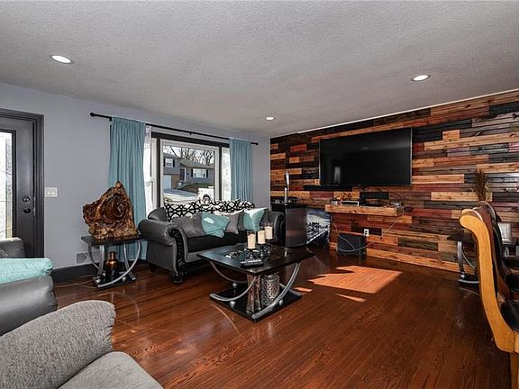 5th image of 8710 E 52nd St