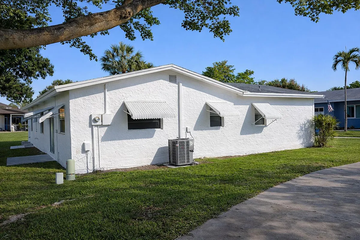 Building Photo - 2613 SW Natura Ave