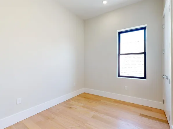 220 Freeman Avenue image 17 of 30