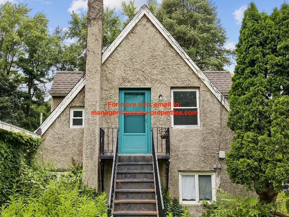 17 Country Club Rd #B